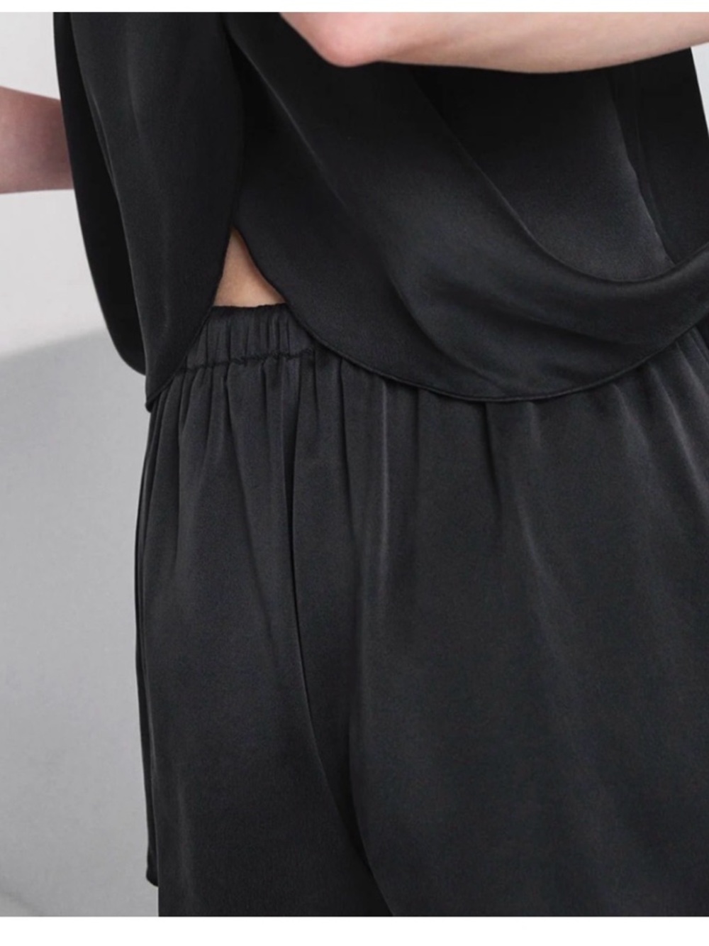 LUNYA NWT Washable Silk Tulip Back Short Set in Immersed Black Size Medium - Picture 3 of 14